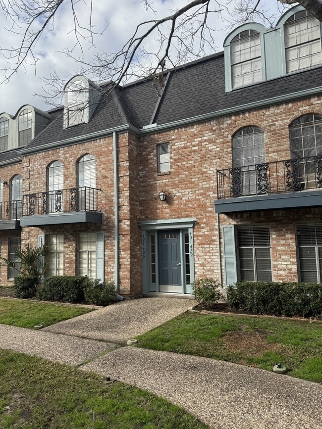Building Photo - 425 N Post Oak Ln Building Photo - 425 N Post Oak Ln
