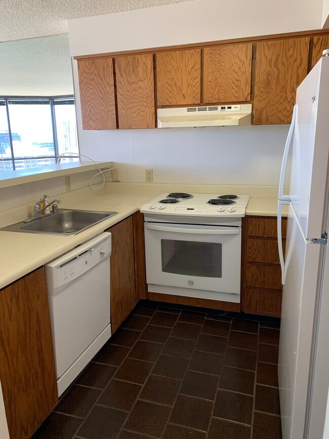 Building Photo - 930 Kaheka St