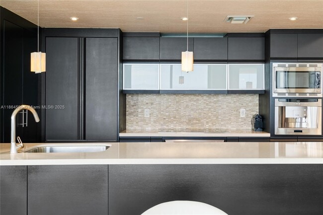 Foto del edificio - 5875 Collins Ave
