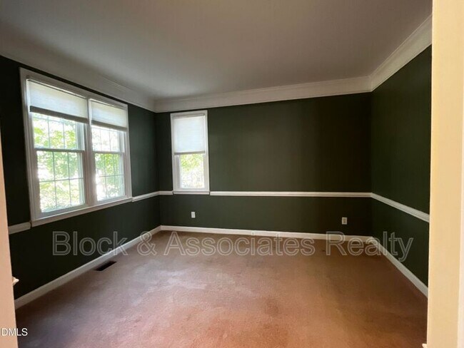 Photo - 105 Whitlock Ln House