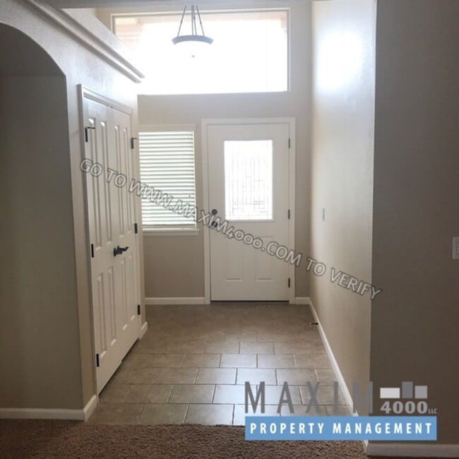 Photo - 647 Zoe Ln House