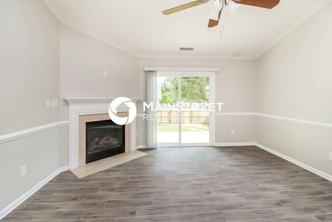 Building Photo - 4 Bedroom Pet-Friendly Home in CHARLOTTE, NC with Main Street Renewal