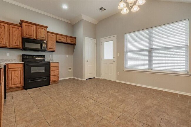 Foto del edificio - 1004 Mollie Rausch Ln