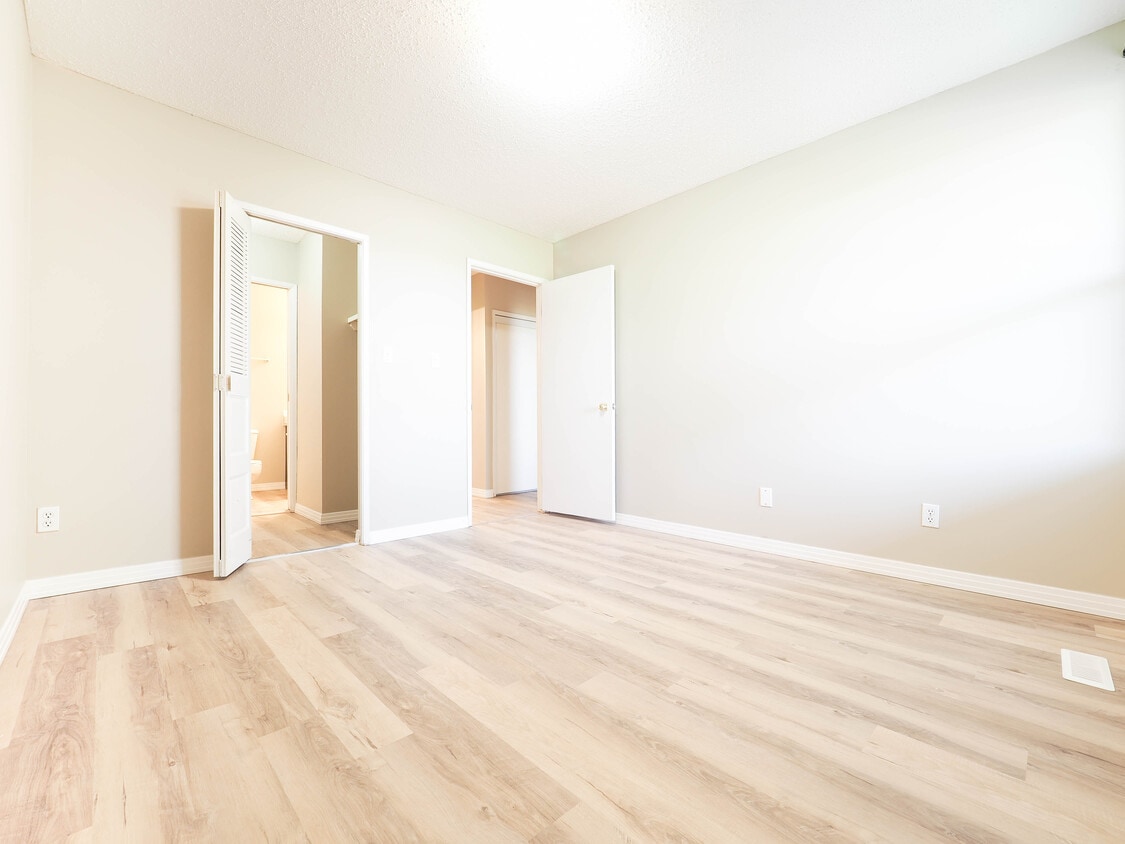 Building Photo - Ermineskin House