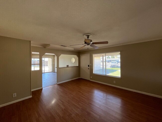 Building Photo - 8308 Begonia Ct
