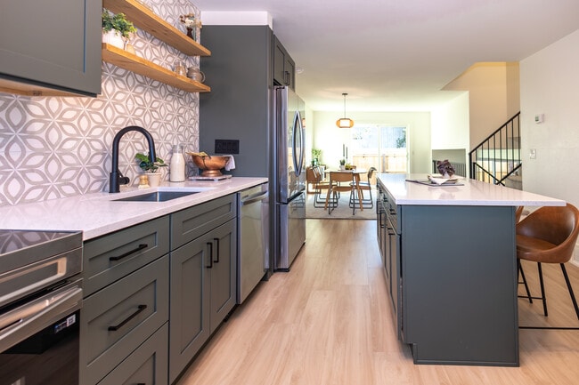 Building Photo - 5711 W 92nd Ave