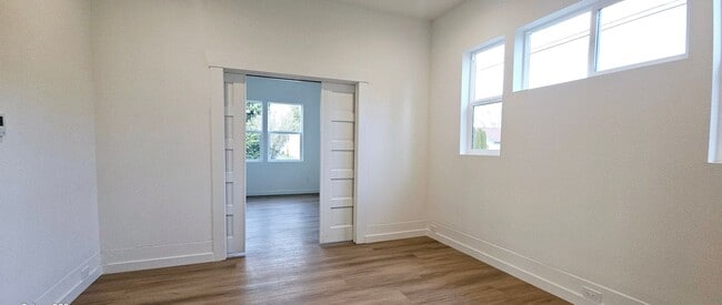 Building Photo - REDUCED! Recently Renovated 2 Story Tacoma...