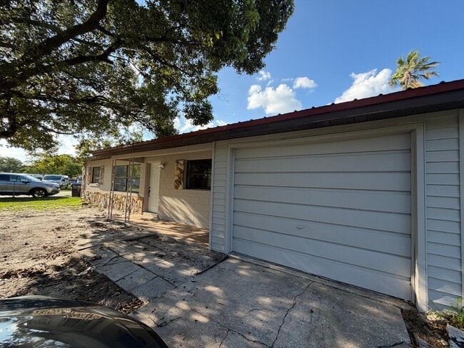Building Photo - 6323 Ravinnia Dr