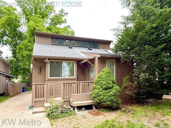 Foto del edificio - 799 Emmons Ave
