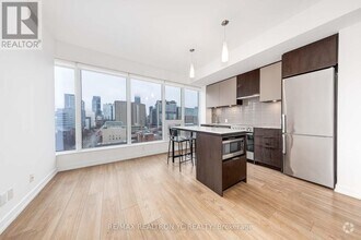 Building Photo - 203-1203 College St