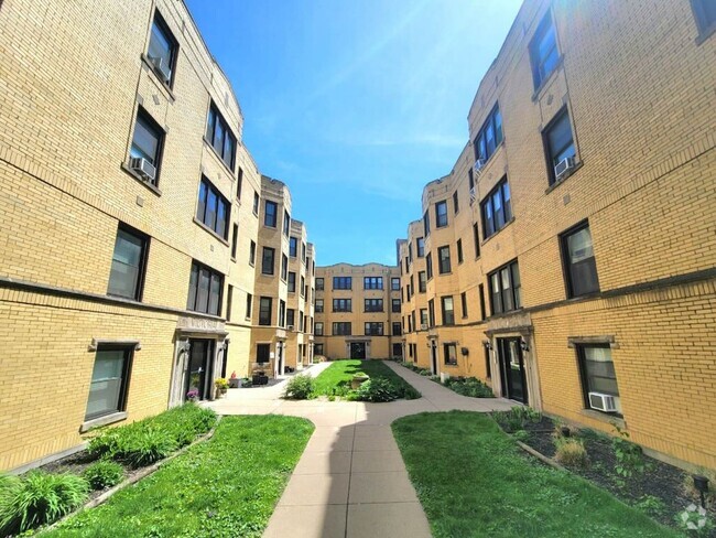 Building Photo - 3817.5 N Greenview Ave