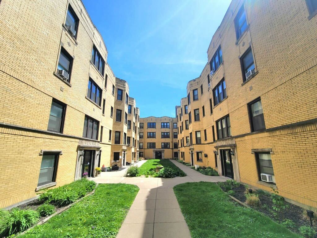 Primary Photo - 3817.5 N Greenview Ave