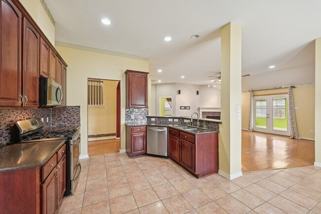 Building Photo - 15114 Magnoliabough Pl