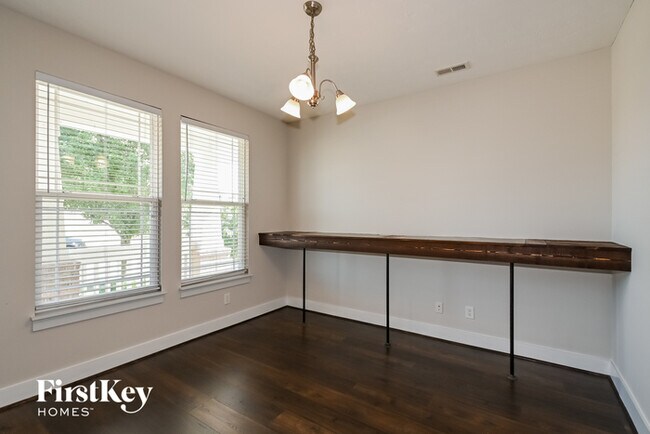 Building Photo - 607 Albermarle Dr