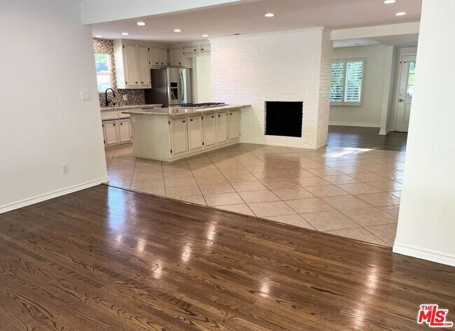 Building Photo - 9752 Creemore Dr