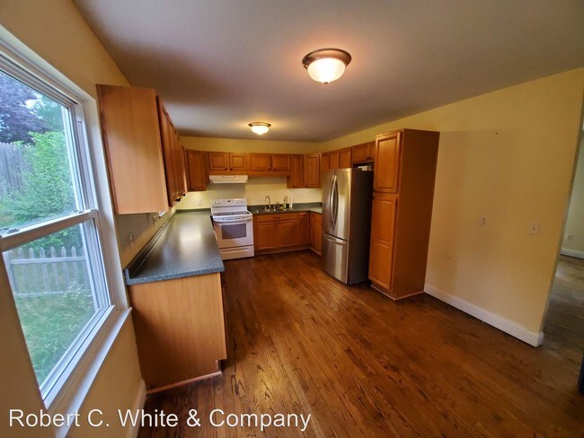 Building Photo - 3 br, 1.5 bath House - 177 East Ridge Road