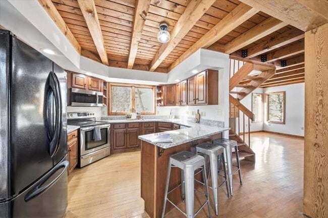 Building Photo - 105 Middle Rd