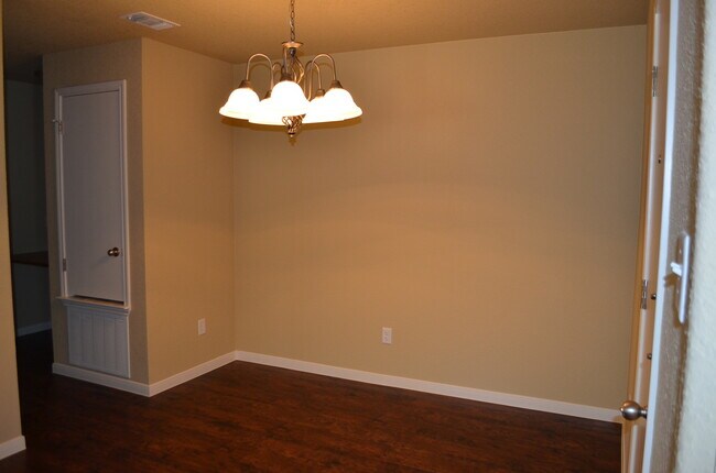 Building Photo - 1811Yuron