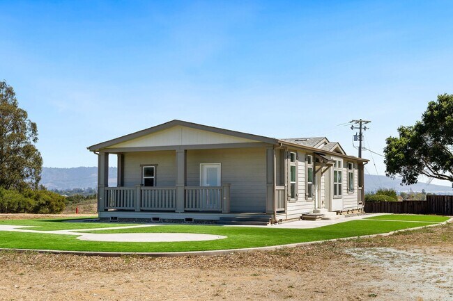Building Photo - 517 Calabasas Rd