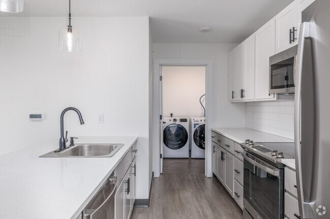 Canal - Cocina - LoSo Lakeside Apartments