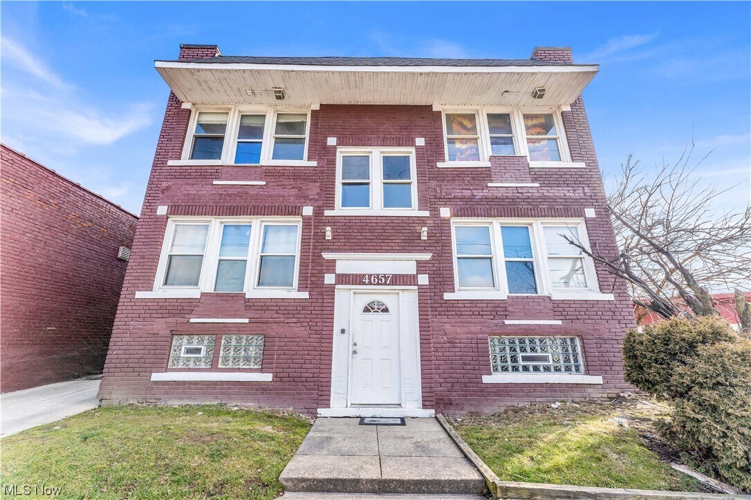 4657 Warner Rd Unit 3, Garfield Heights, OH 44125 Room for Rent in