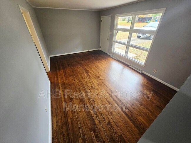 Foto del edificio - 502 Doggett Dr