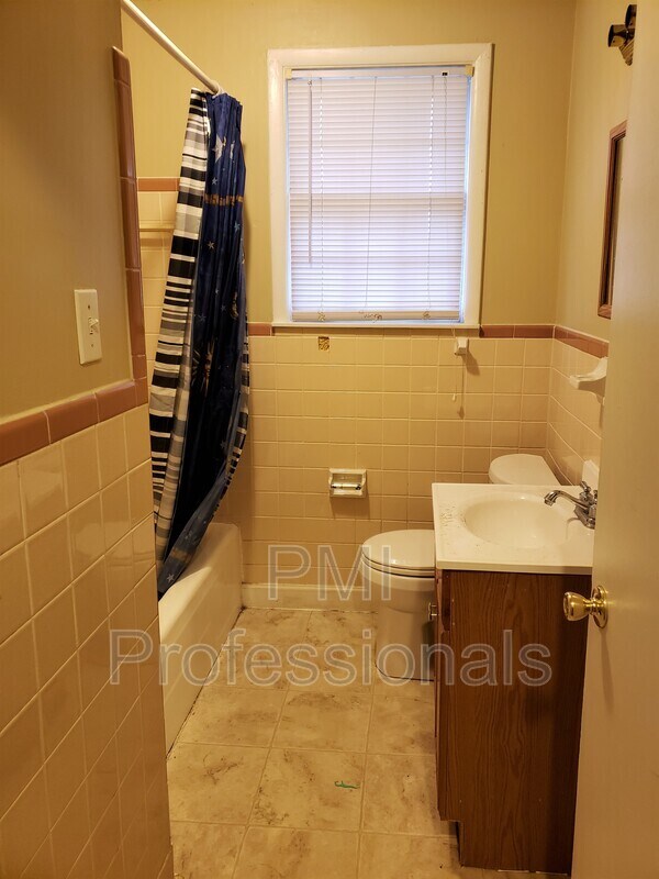 Building Photo - 1507 Bartway Dr