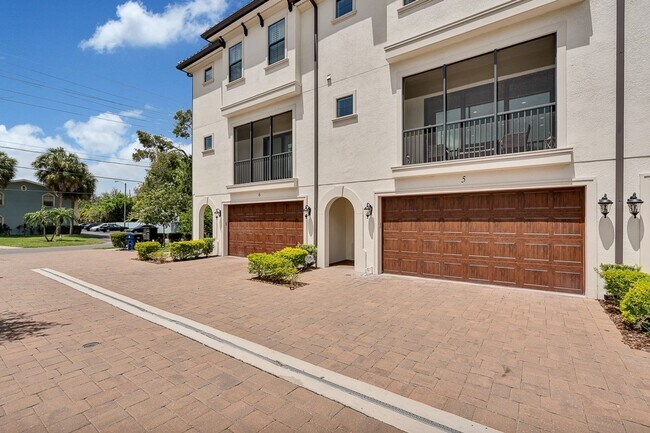 Foto del edificio - South Tampa 3-story, 4 Bedroom Townhome!