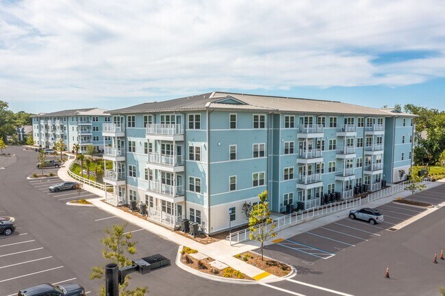 Building Photo - Surf Apartments