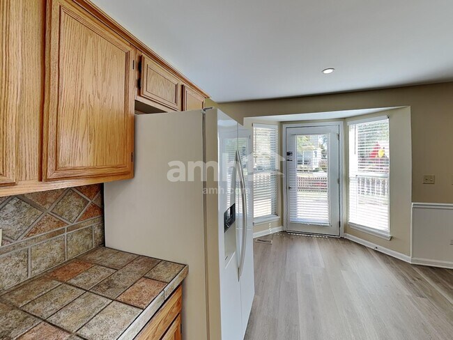 Foto del edificio - 2200 Brindlewood Dr