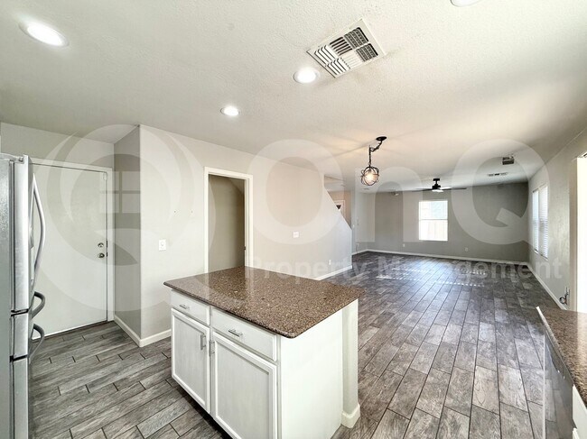 Building Photo - 8530 E Kiva Ave