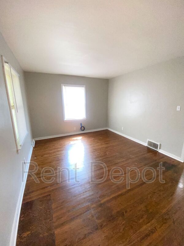 Foto del edificio - 1039 E Powell Ave