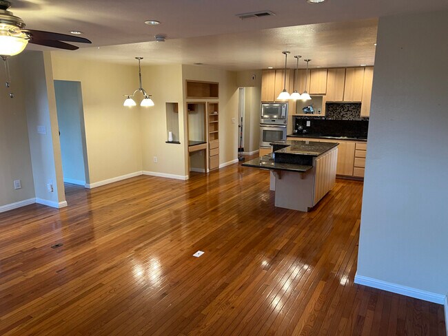 Building Photo - 451 Dale Rd