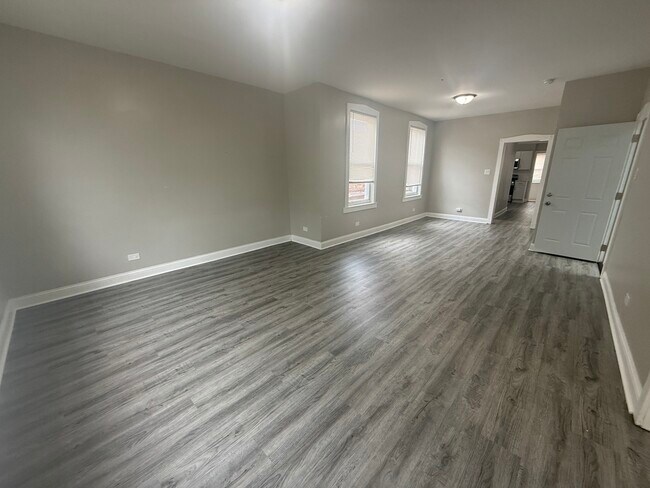 Foto del edificio - 5319 W Fullerton Ave