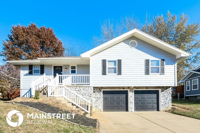 Building Photo - 801 NE Lyon Dr