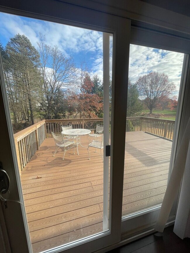 Foto del edificio - 498 Addison Rd