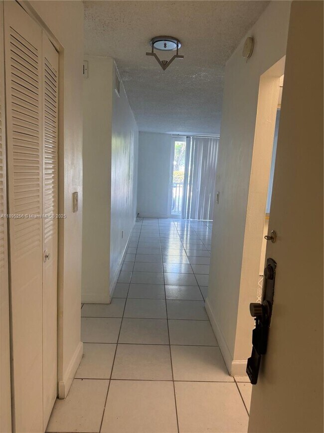 Foto del edificio - 16851 NE 23rd Ave