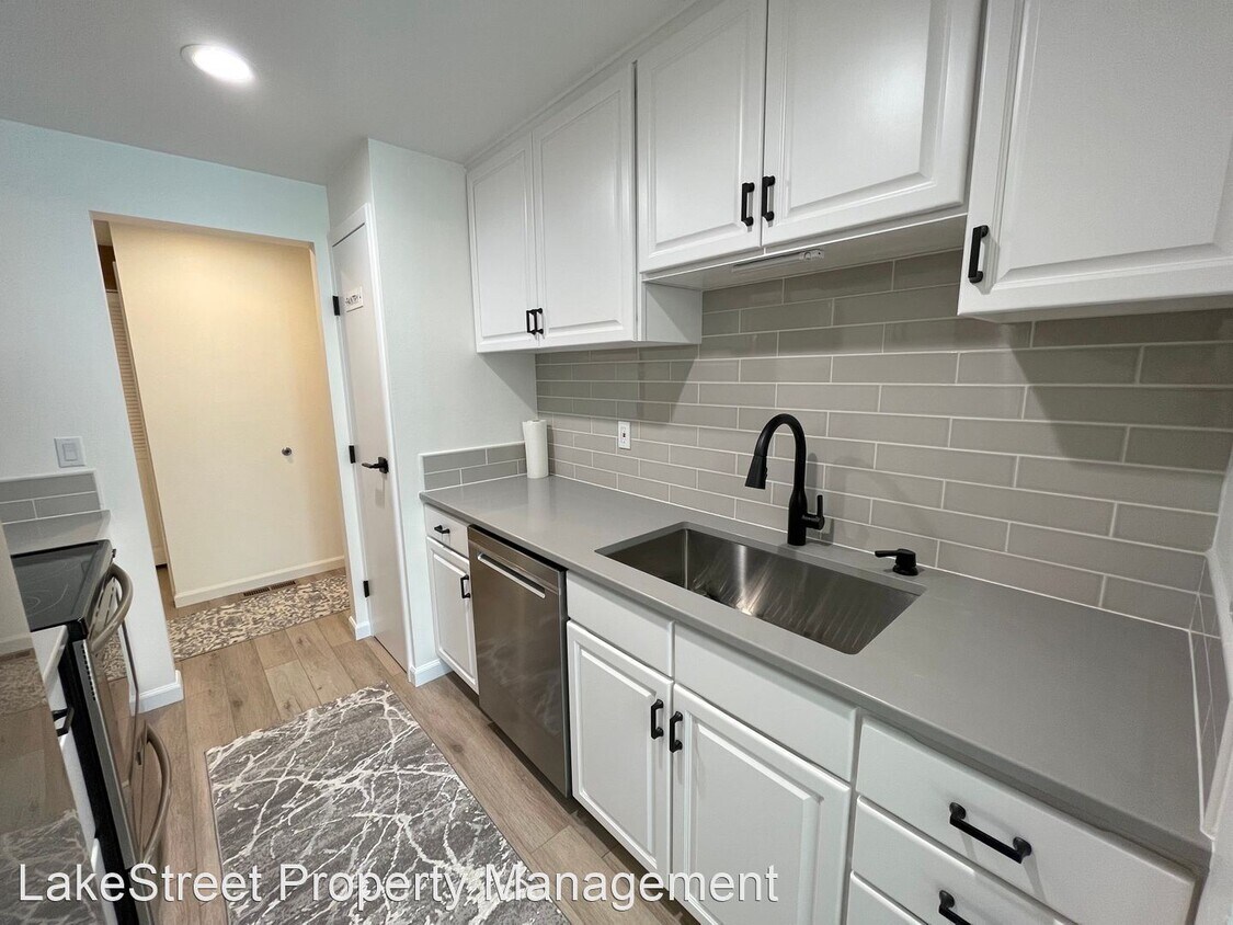 Primary Photo - 2 br, 2 bath House - 9905 NE 124th St. #701