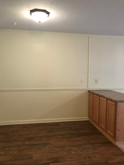 Building Photo - 905 Parkwood Dr