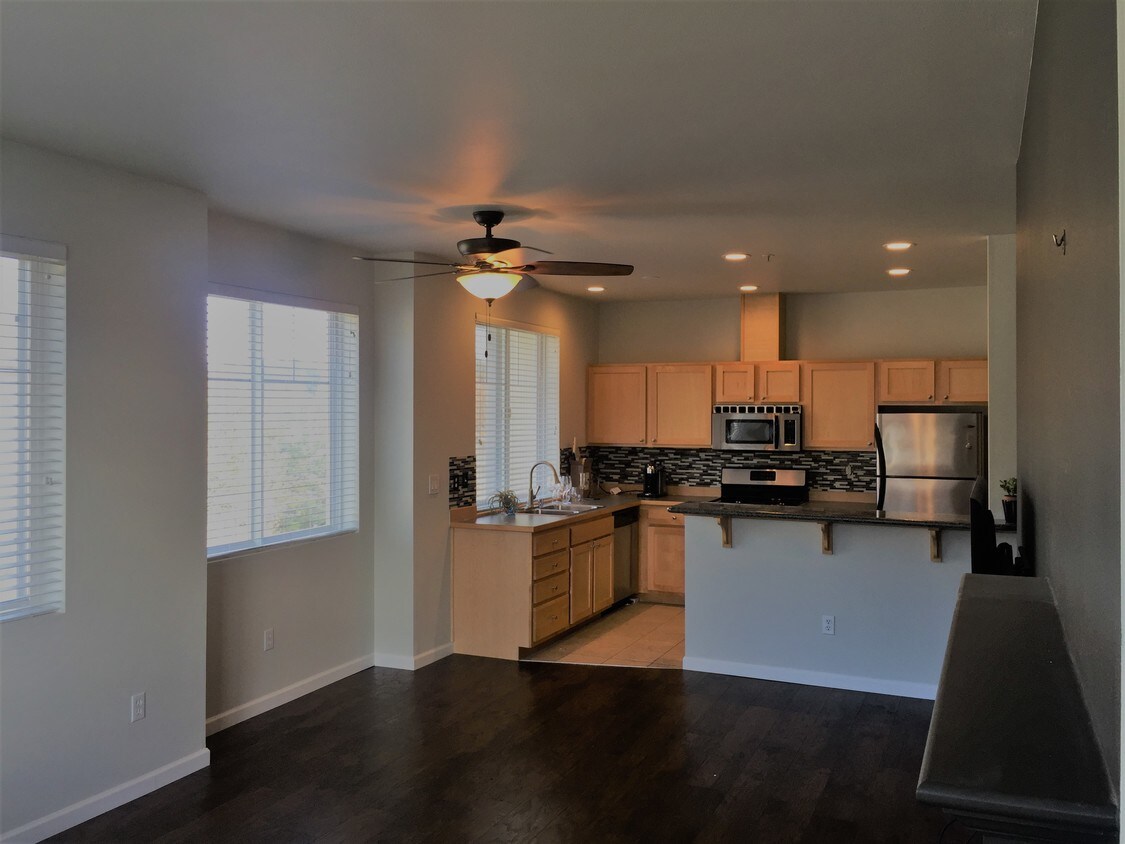 517 225th Ln NE, Sammamish, WA 98074 Condo for Rent in Sammamish, WA