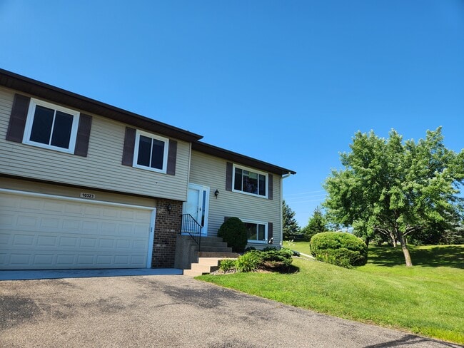 Building Photo - 10323 Balsam Ln