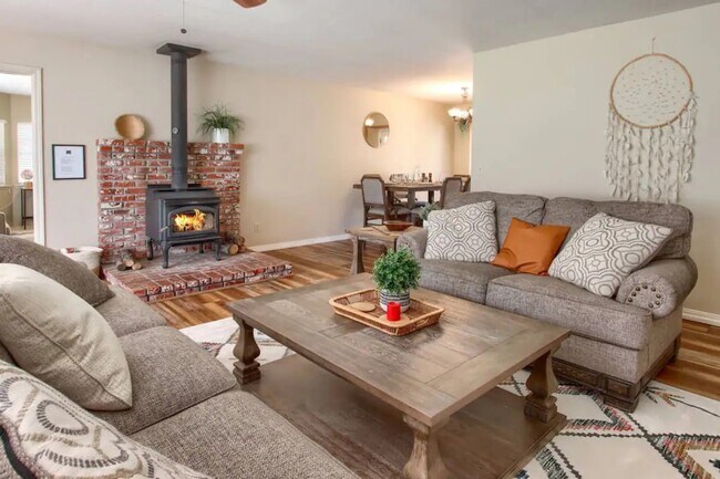 Foto del edificio - 2410 Coachman Rd