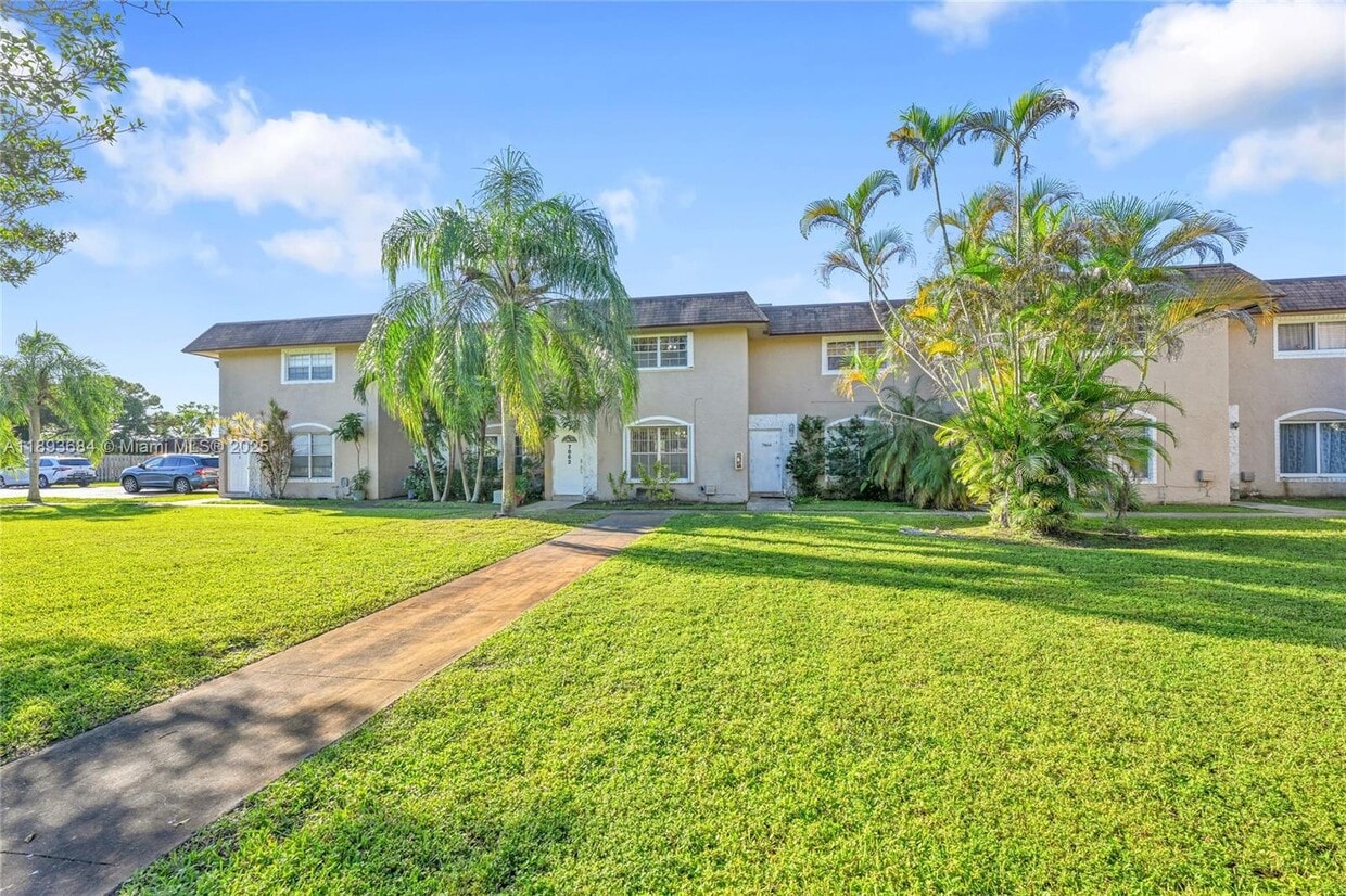 Foto principal - 7862 Kimberly Blvd