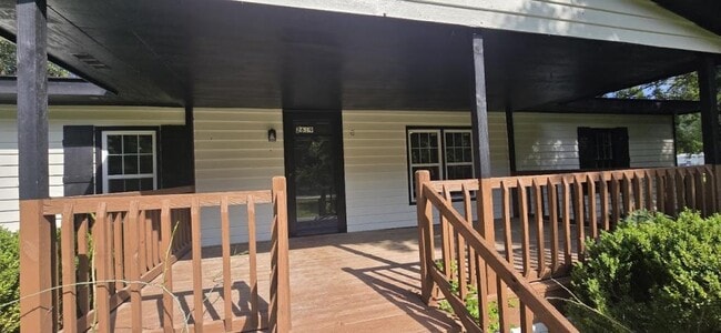 Building Photo - 2619 W Black Creek Rd