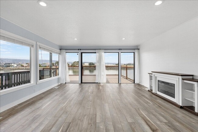 Foto del edificio - 3313 Fernside Blvd