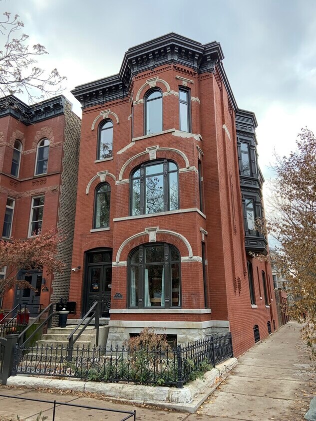 Foto principal - 1254 N Hoyne Ave