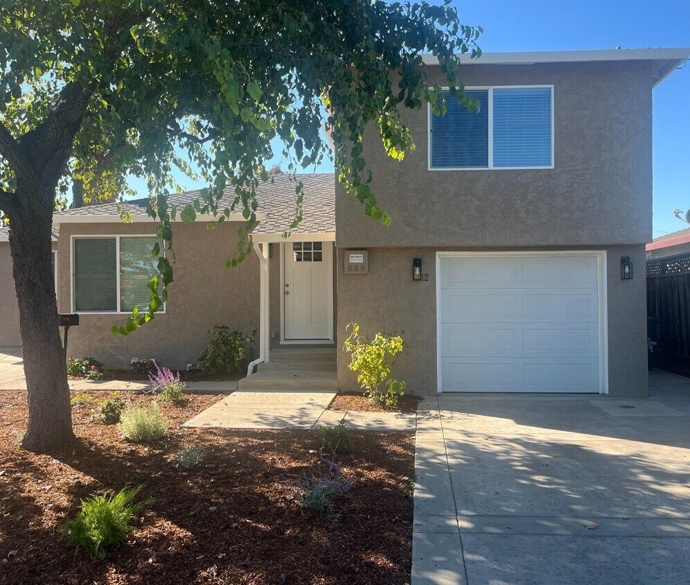 Foto principal - 12 Greenwood Ln
