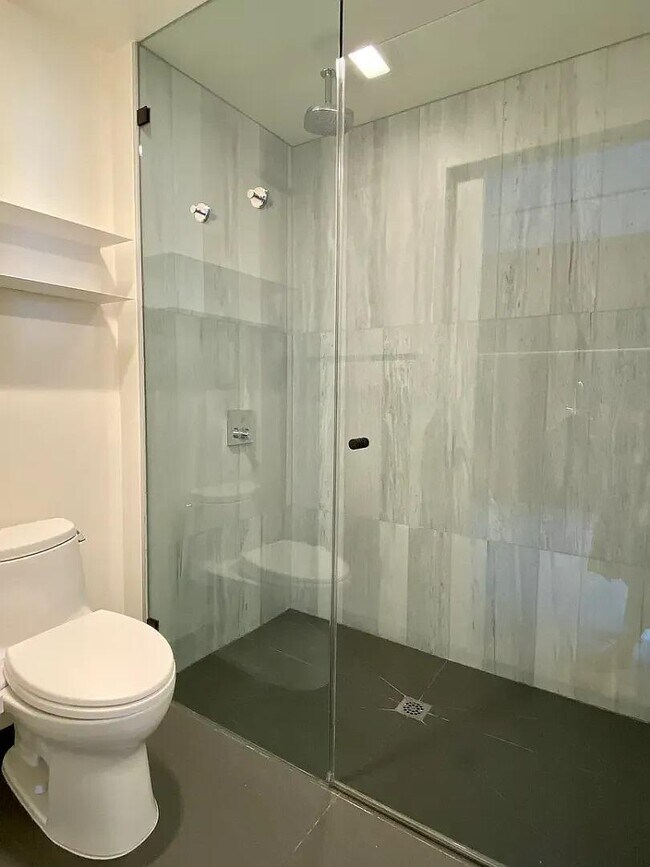 Foto del edificio - 241 10th St