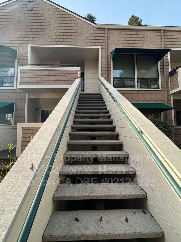 Foto del edificio - 901 Russell Ave