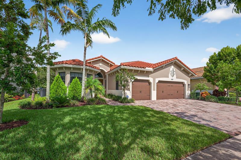 Foto principal - 8971 Edgewater Bend